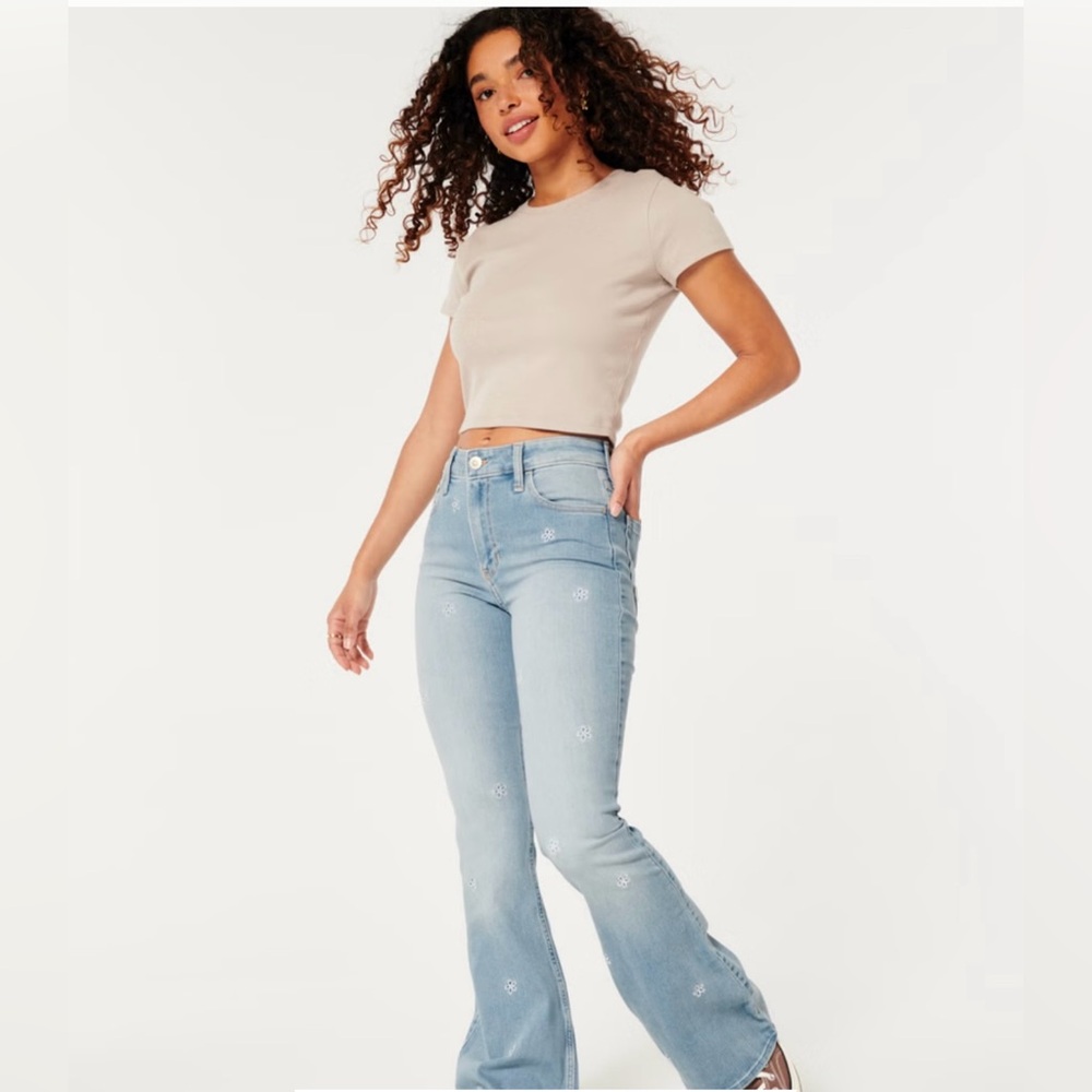 Hollister jeans size 19 R Hi Rise Vintage‎ light wash daisy embroidered flare